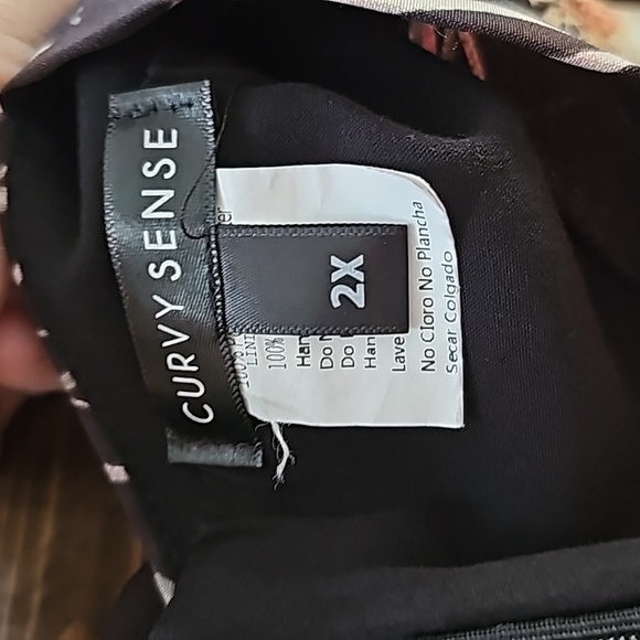 Effortlessly Chic: Curvy Sense Halter Jumpsuit in Size 2x - Picture 7 of 8